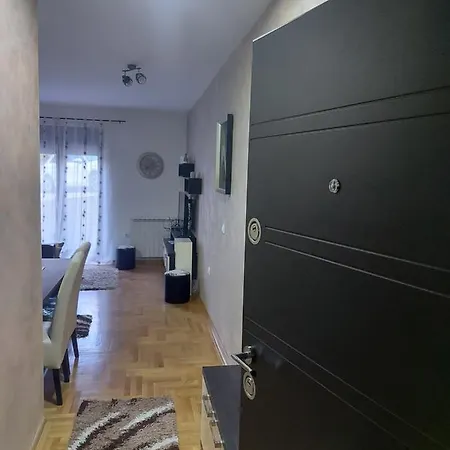 アパート Vukan Petica